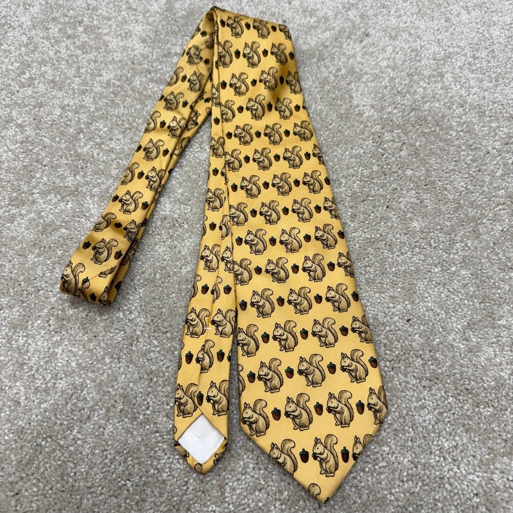 Brooks Brothers Makers Squirrels Silk Necktie Tie Men's 3.75" x 58.5"